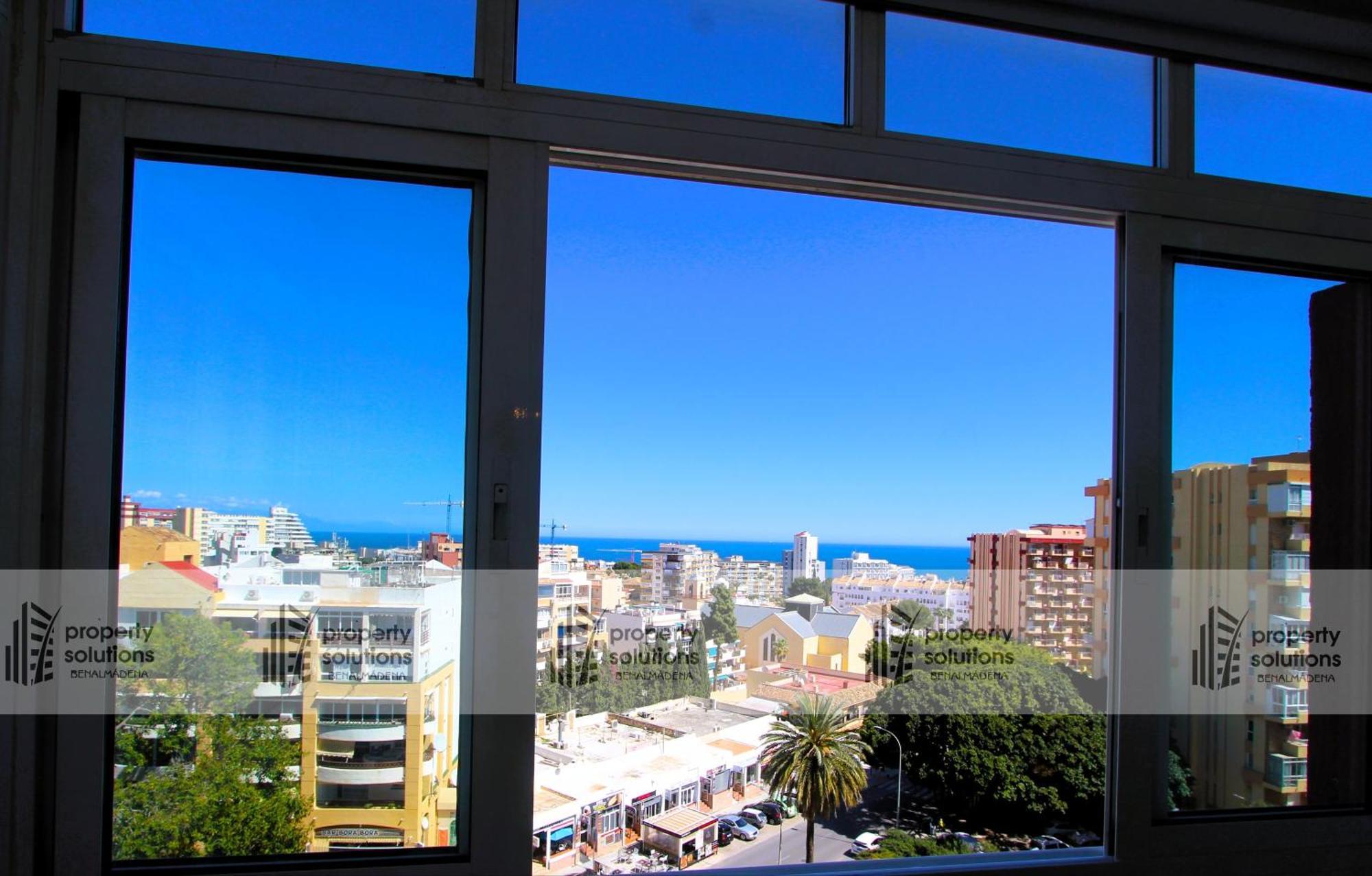714 Iris Apartamento - Vista Al Mar - Cerca De Tren, Restaurantes, Tiendas - Playa A 10 Min Caminando 贝纳尔马德纳 外观 照片