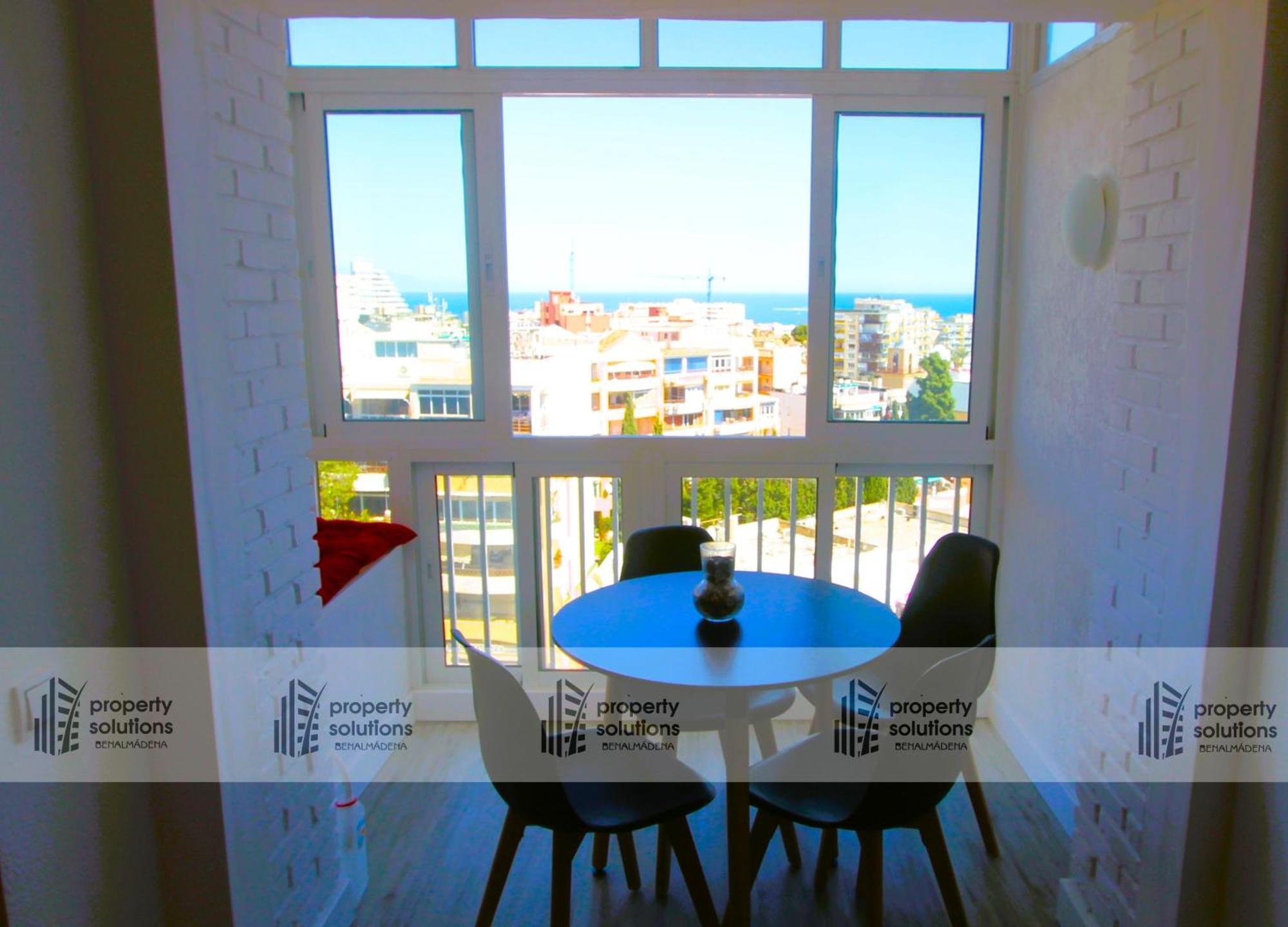 714 Iris Apartamento - Vista Al Mar - Cerca De Tren, Restaurantes, Tiendas - Playa A 10 Min Caminando 贝纳尔马德纳 外观 照片