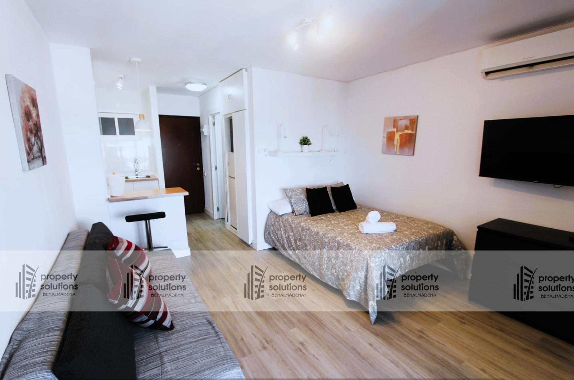 714 Iris Apartamento - Vista Al Mar - Cerca De Tren, Restaurantes, Tiendas - Playa A 10 Min Caminando 贝纳尔马德纳 外观 照片