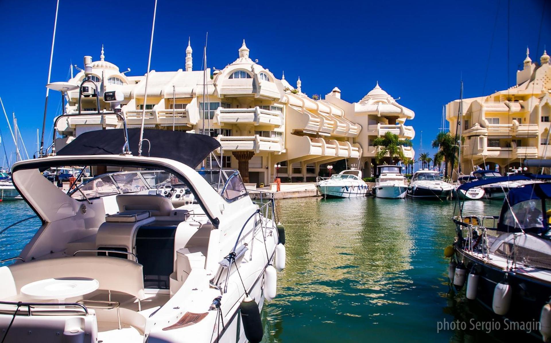 714 Iris Apartamento - Vista Al Mar - Cerca De Tren, Restaurantes, Tiendas - Playa A 10 Min Caminando 贝纳尔马德纳 外观 照片
