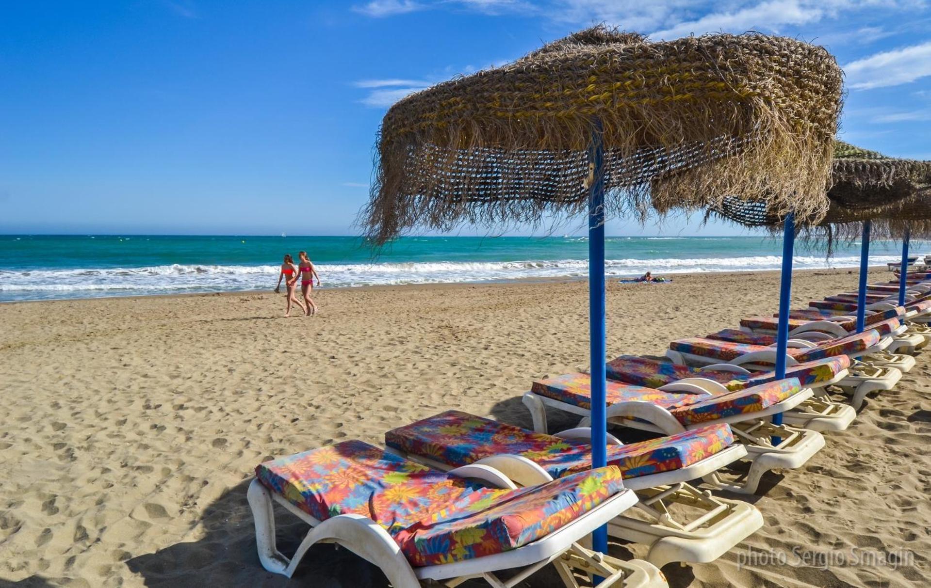 714 Iris Apartamento - Vista Al Mar - Cerca De Tren, Restaurantes, Tiendas - Playa A 10 Min Caminando 贝纳尔马德纳 外观 照片