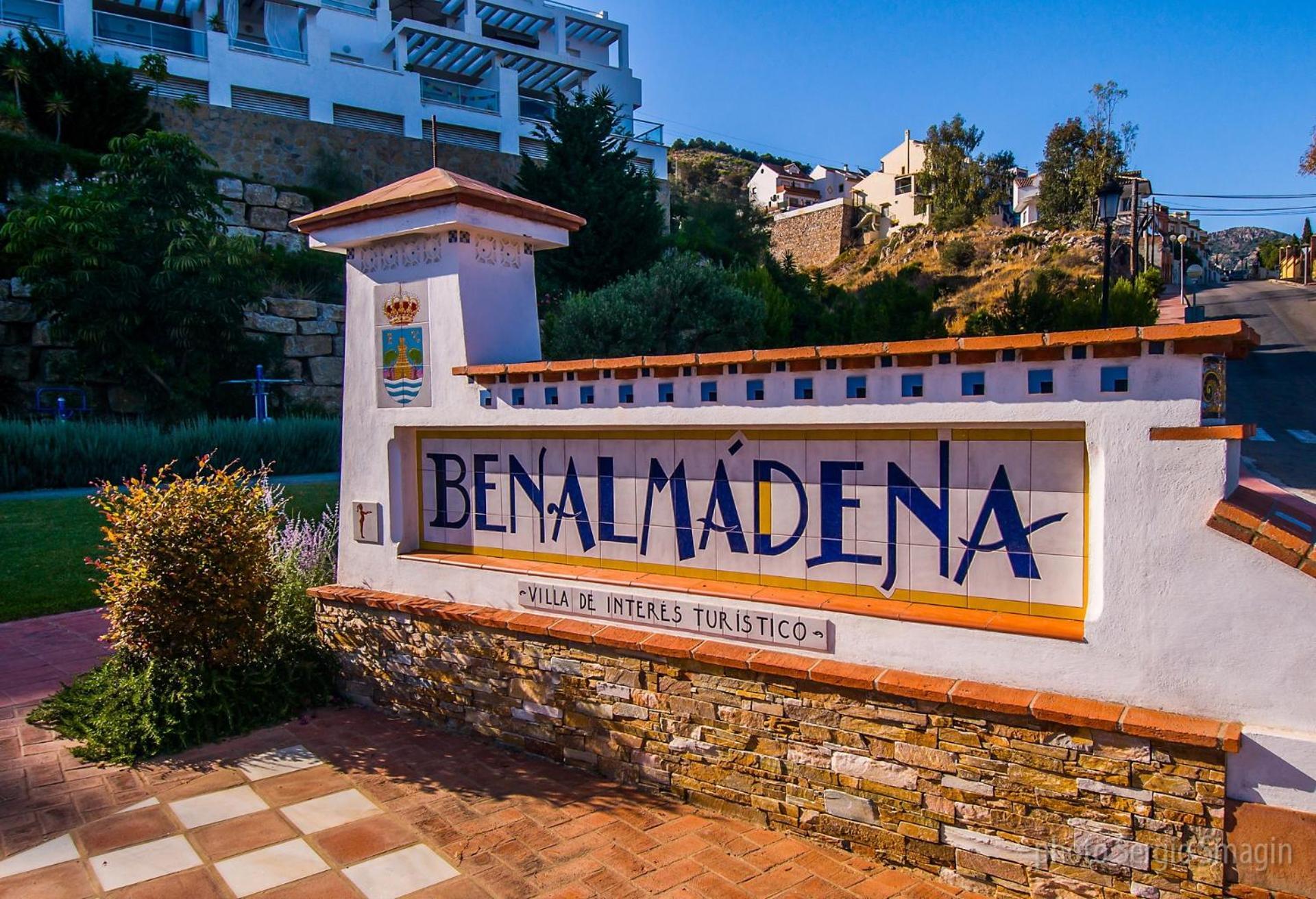 714 Iris Apartamento - Vista Al Mar - Cerca De Tren, Restaurantes, Tiendas - Playa A 10 Min Caminando 贝纳尔马德纳 外观 照片