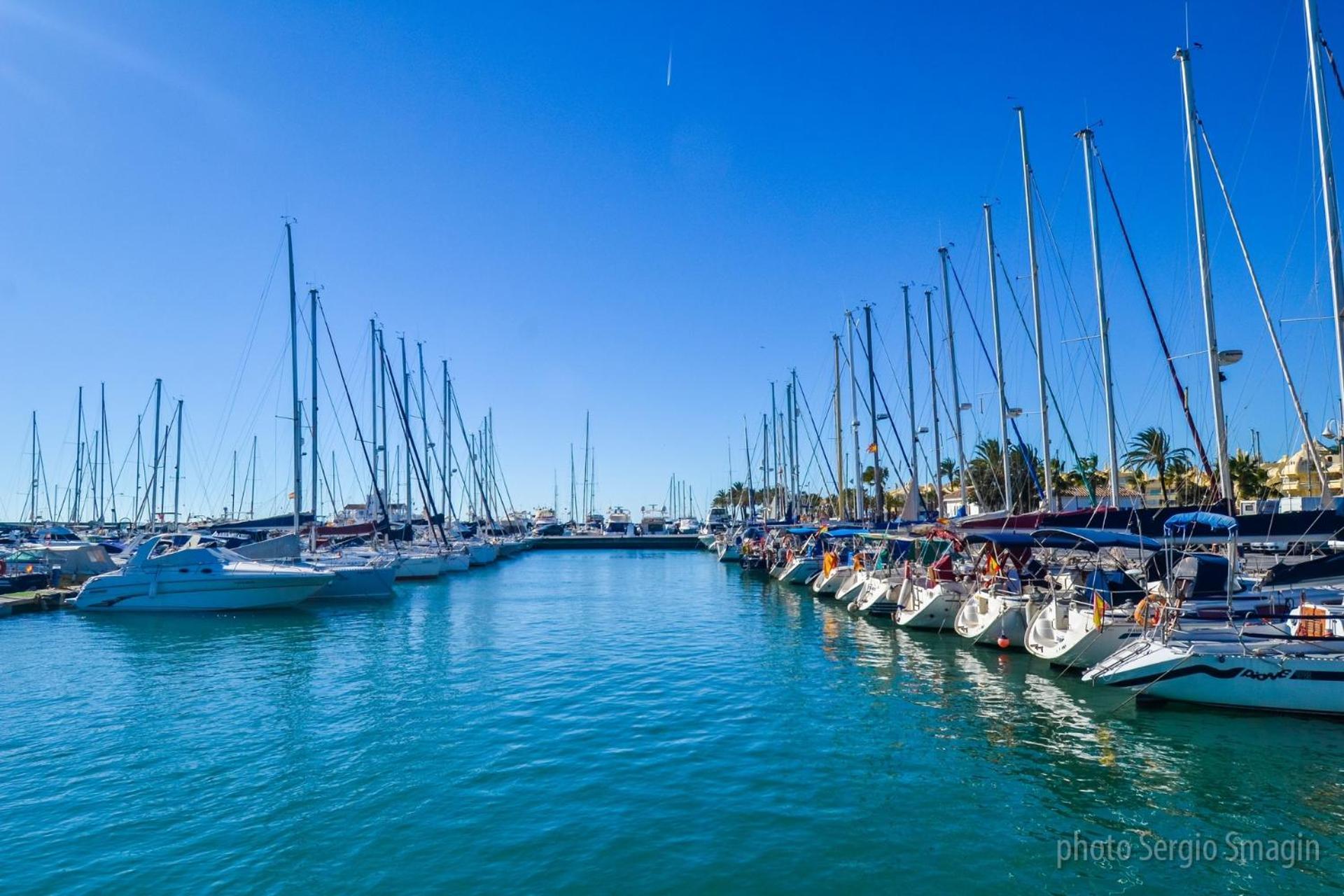 714 Iris Apartamento - Vista Al Mar - Cerca De Tren, Restaurantes, Tiendas - Playa A 10 Min Caminando 贝纳尔马德纳 外观 照片
